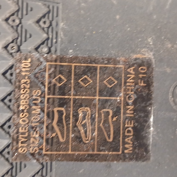 Sole Mates Ruffled Ruched Slide Sandals - Picture 5 of 6